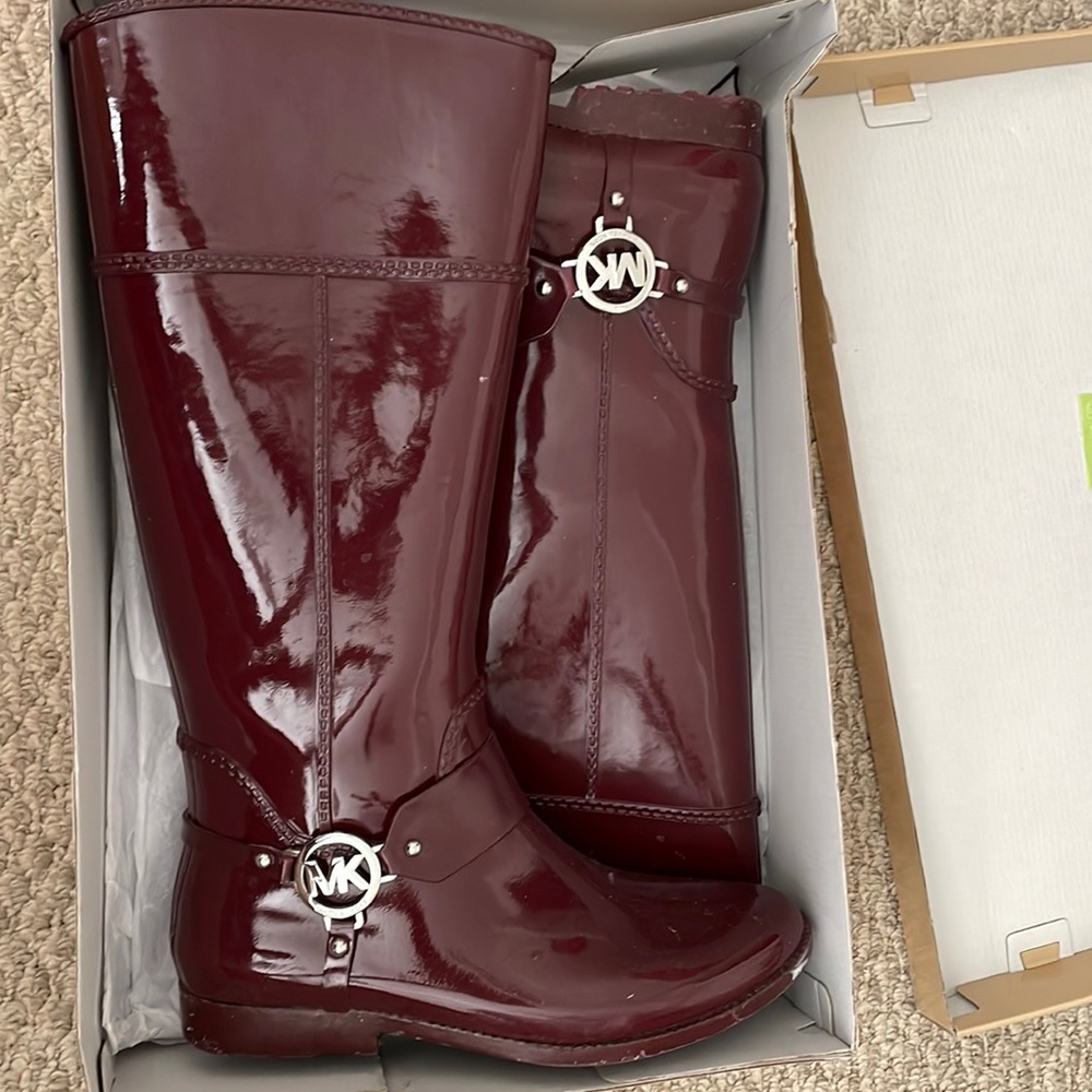 Michael Kors rain roots. Size 10